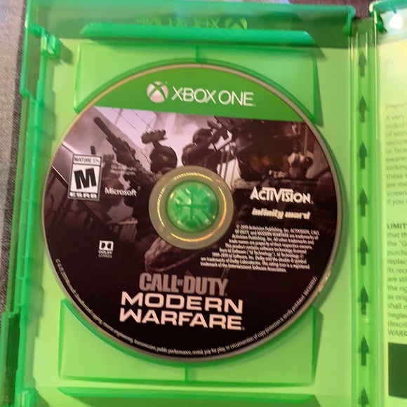 Xbox One - Call of Duty Modern Warfare/Call of Duty WW2 - Picture 3 of 4